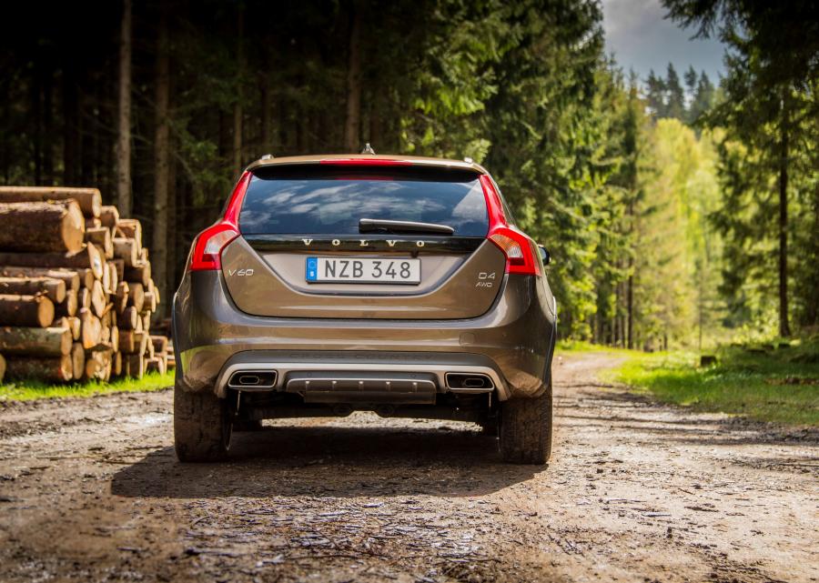  Volvo V60 D4 Cross Country 2015 года  (фото 19 из 19)